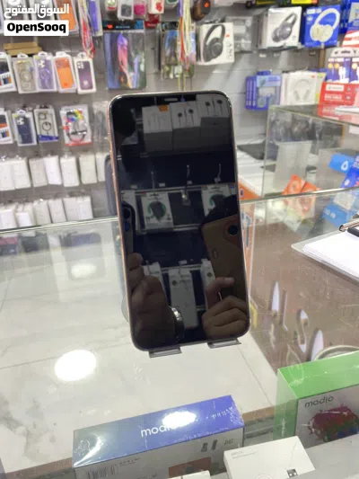 ايفون 11 pro max للبيع بسعر مغري جدا الجهاز بحالة ممتازة جدا و مغير فقط بطارية 2