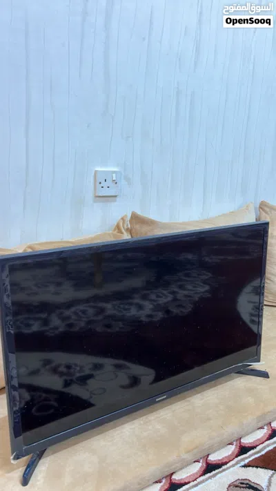 للبيع شاشة سامسونج 32 بوصة LED 4
