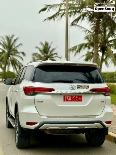 Toyota Fortuner Standard 4