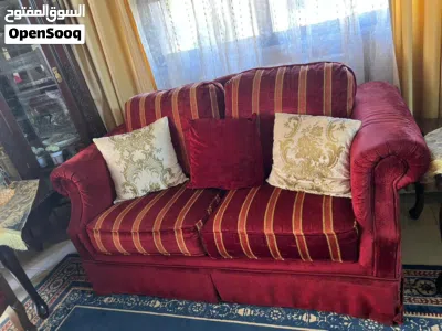 للبيع من المالك مباشرة: طقم صالون ضيوف أنيق جدا و متكامل (بحالة الوكالة - منجّد حديثاً) 4