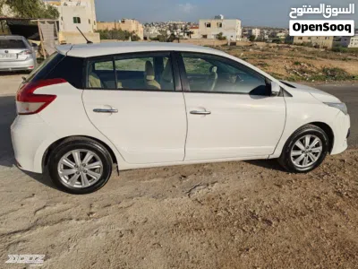 Toyota Yaris G 2