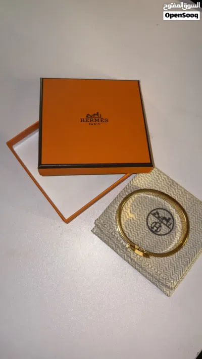 اسوارة Hermès Clic H أصلية أبيض × دهبي مقاس GM بالفول سيت 2