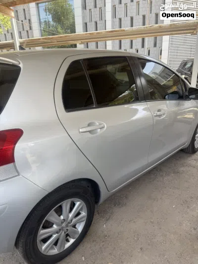 Toyota Yaris E 2