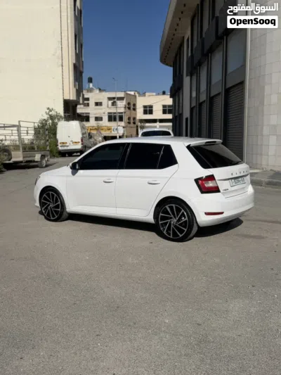 سكودا فابيا Standard 4