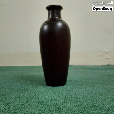 مزهرية زهور بالينيزية منحوتة يدويًا من خشب المانجو باللون الأحمر الداكن. 2