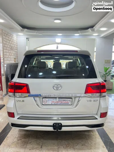 Toyota Land Cruiser VXR 4