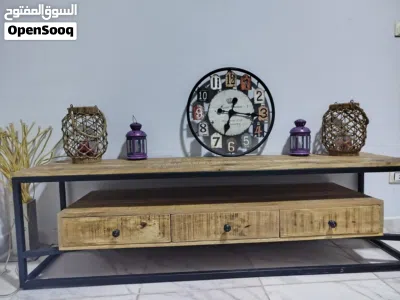ترابيزة تلفزيون (TV Unit) خشب طبيعي وشاسيه حديد - تصميم الـ Industrial الشيك 2