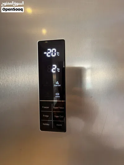 ثلاجة هايسنس (Hisense) للبيع - سعة كبيرة وحالة ممتازة A modern Hisense Inverter refrigerator 3