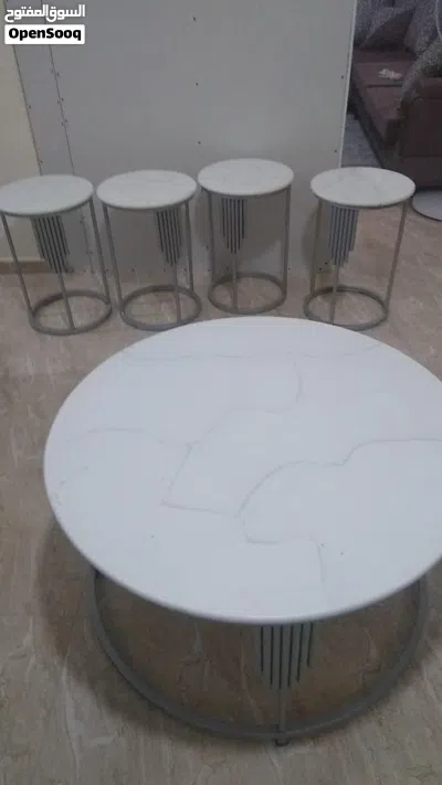 طاولة وسط مع مرفقاتها 3