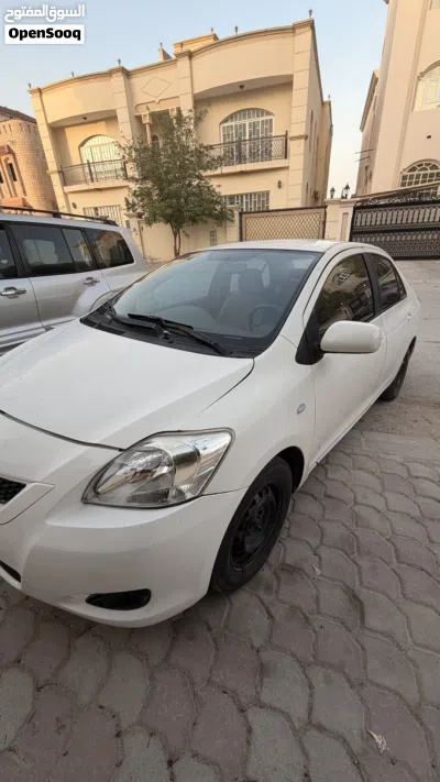 Toyota Yaris Basic 4