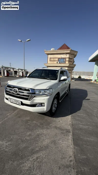 Toyota Land Cruiser GXR 2