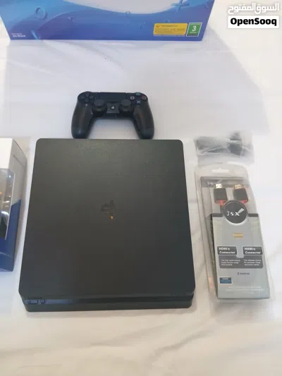 سوني 4 عليه 50 لعبه ومعاه يدين والكرتونه الاصليه وجميع الوصالات وكيبل اتش دي 4K وعليه فيفا 2026 4