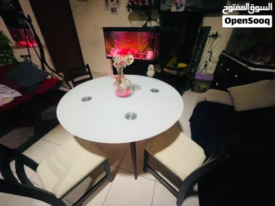 Round Dinning table 3