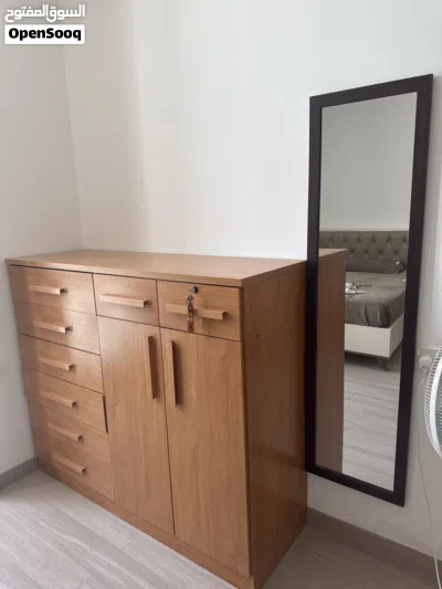 Cupboard r dressing talble with mirror and cabinets 4