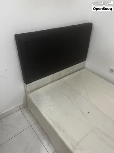 سريرين بدون مرتبه + دولاب للبيع 2