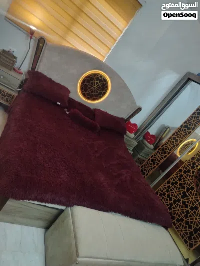 غرفه نوم بحاله جيدة مع اضاءه بحاجه لصيانه بسيطه لبعض الدروج للبيع بسعر 275دينار 4