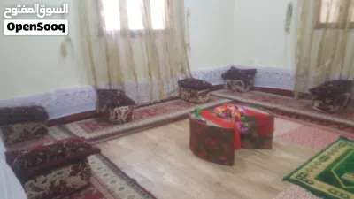 شقة مفروشة للايجار حلوة دور ارضي 3 غرف ومطبخ وحمام وحوش ب160 الف ريال 2