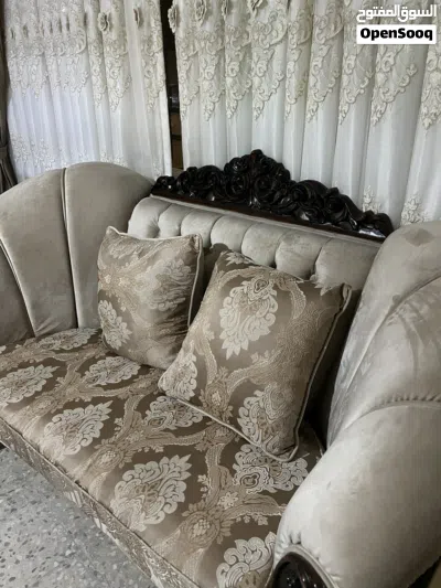 طقم كنب مكون من أربع قطع كبير ووسط ومقعدين خشب زان كامل 2