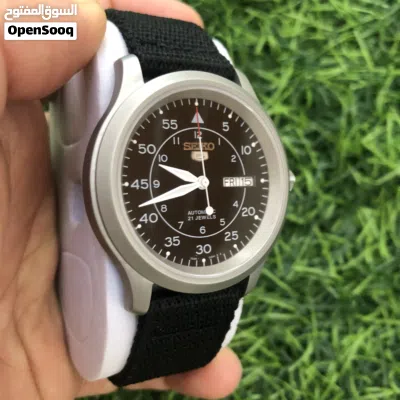 Seiko 5 Military dail watch. original automatic. Japan made. size 39. super clean. no scratch. 3