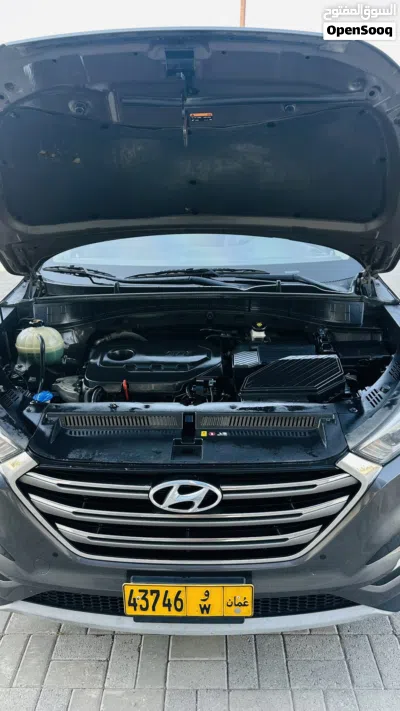 Hyundai Tucson SE 4