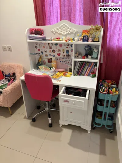 Kids table and chair 3