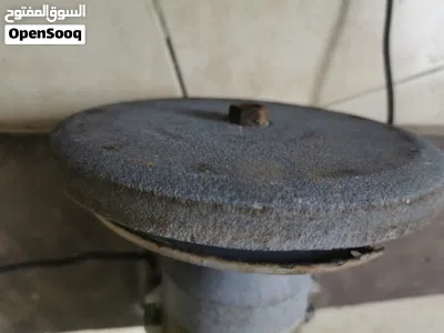 الماكينة مِجلخة ثابتة (Bench Grinder)، 2