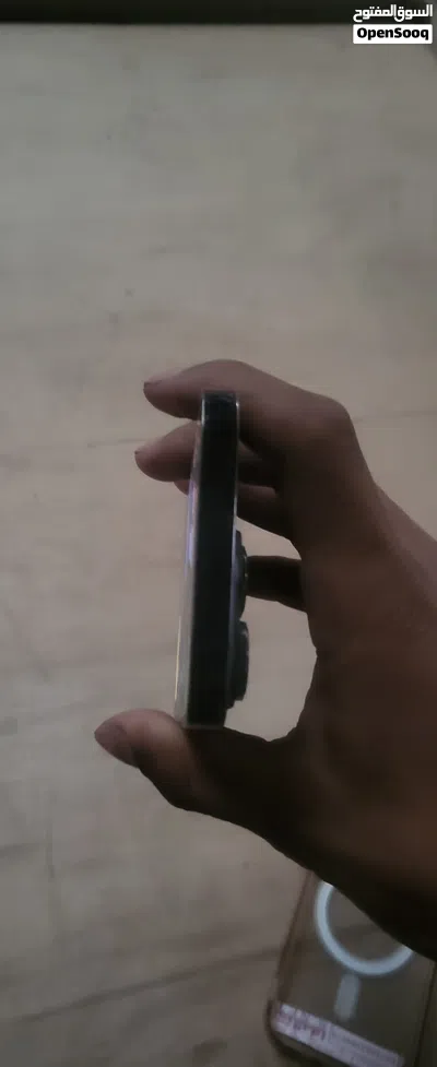 ايفون 14برو متخطي اي كلود 4