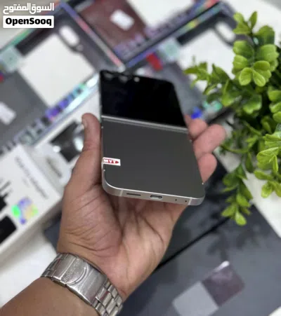 عرض خاص : Samsung Z flip 6 256gb هواتف بحالة الوكالة بدون اي شموخ أو مشاكل مع ضمان و ملحقات 2