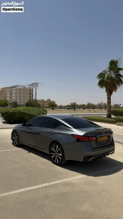 Nissan Altima SR 4