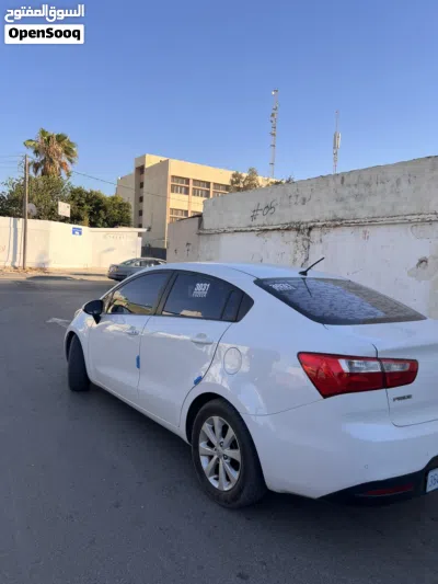 كيا ريو Standard 3