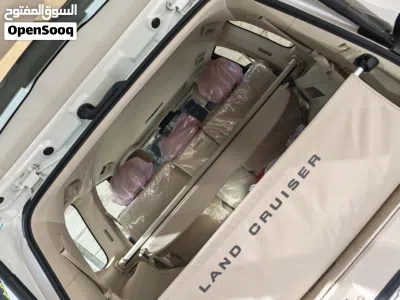Toyota Land Cruiser VX 2