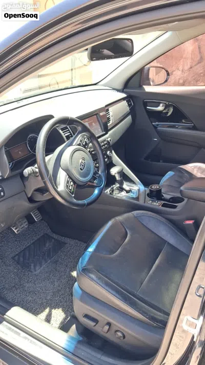 Kia Niro SX Touring 3