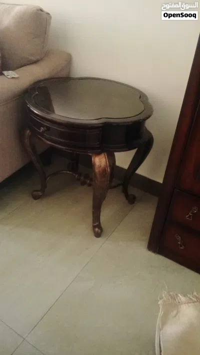 طاولة سفر وطاوله وسط للبيع 2