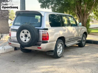 Toyota Land Cruiser GXR 2
