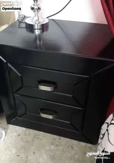 تسريحة غرفة نوم مع 2 كومادينة لون اسود 2