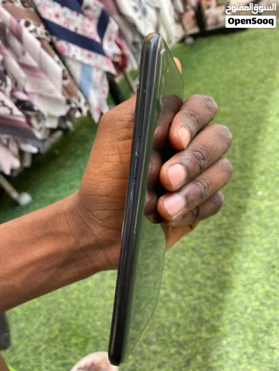 تلفون a11 نظيف ربي يبارك مغير شاشه فقط وفي كسر علا شاشه ذكره 32 رام 2 سعر البيع 250 مستعجل فل. بيع 3