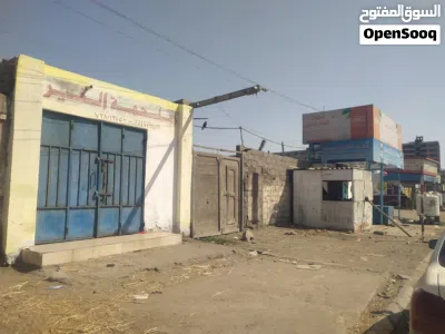 منزل على خط ساحل ابين المساحة 30*28متر تقريبا موقع ممتاز يصلح فندق على الساحل للجادين فقط 3