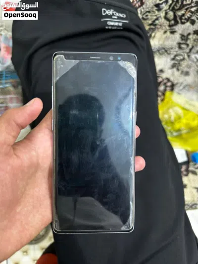 نوت 8 عرررطة الجهاز نظيف فيه الشرخ الموضح في الصورة وطبعه خفيفة المقطف يتواصل 2