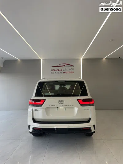 Toyota Land Cruiser VXR 4