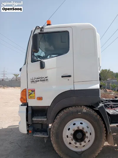 Hino tipper 700 2