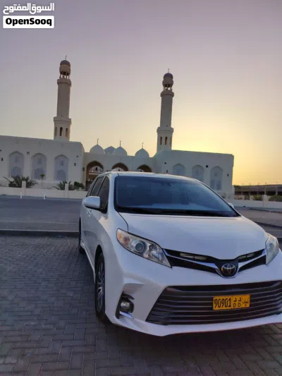 Toyota Sienna XLE 2
