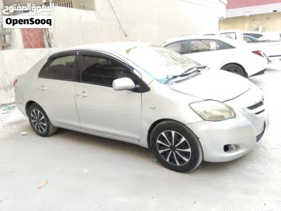 Toyota Yaris E 4