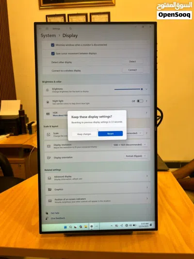Dell 24-Inch Borderless Monitor 4