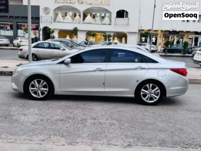 Hyundai Sonata Standard 4