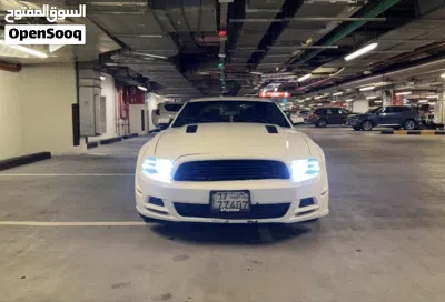 Ford Mustang Standard V6 4