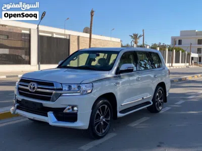 Toyota Land Cruiser VXR 2