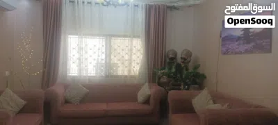 كنب مستعمل نظيف مع البرادي 2