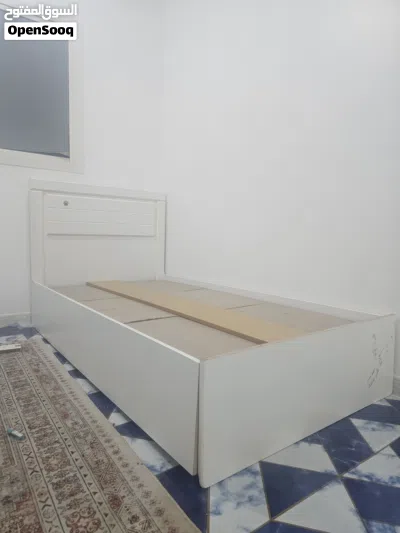 سرير مفرد وشاشه باناسونيك 42 بوصه عاديه 3
