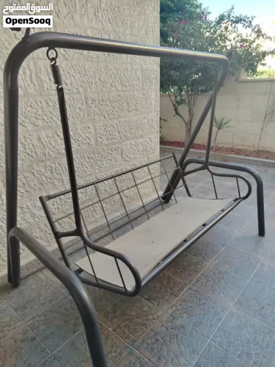 مرجيحة حديد بحالة جيدة جدآ بدون فرش 2
