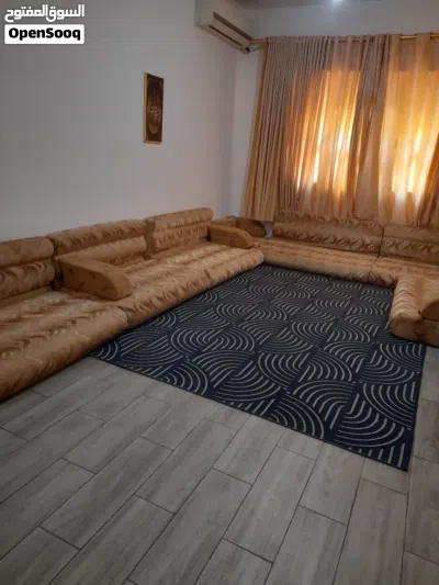 جلسة أرضية مستعملة 2